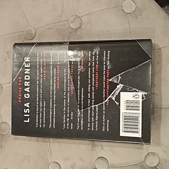 Right Behind You By Lisa Gardner - Picture 3 of 4